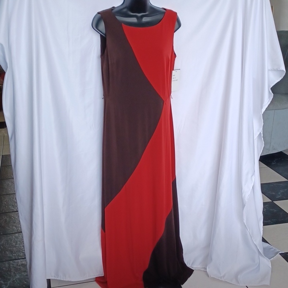 NWT SANDRA DARREN MAXIDRESS RED BROWN SIZE 6, geometric design